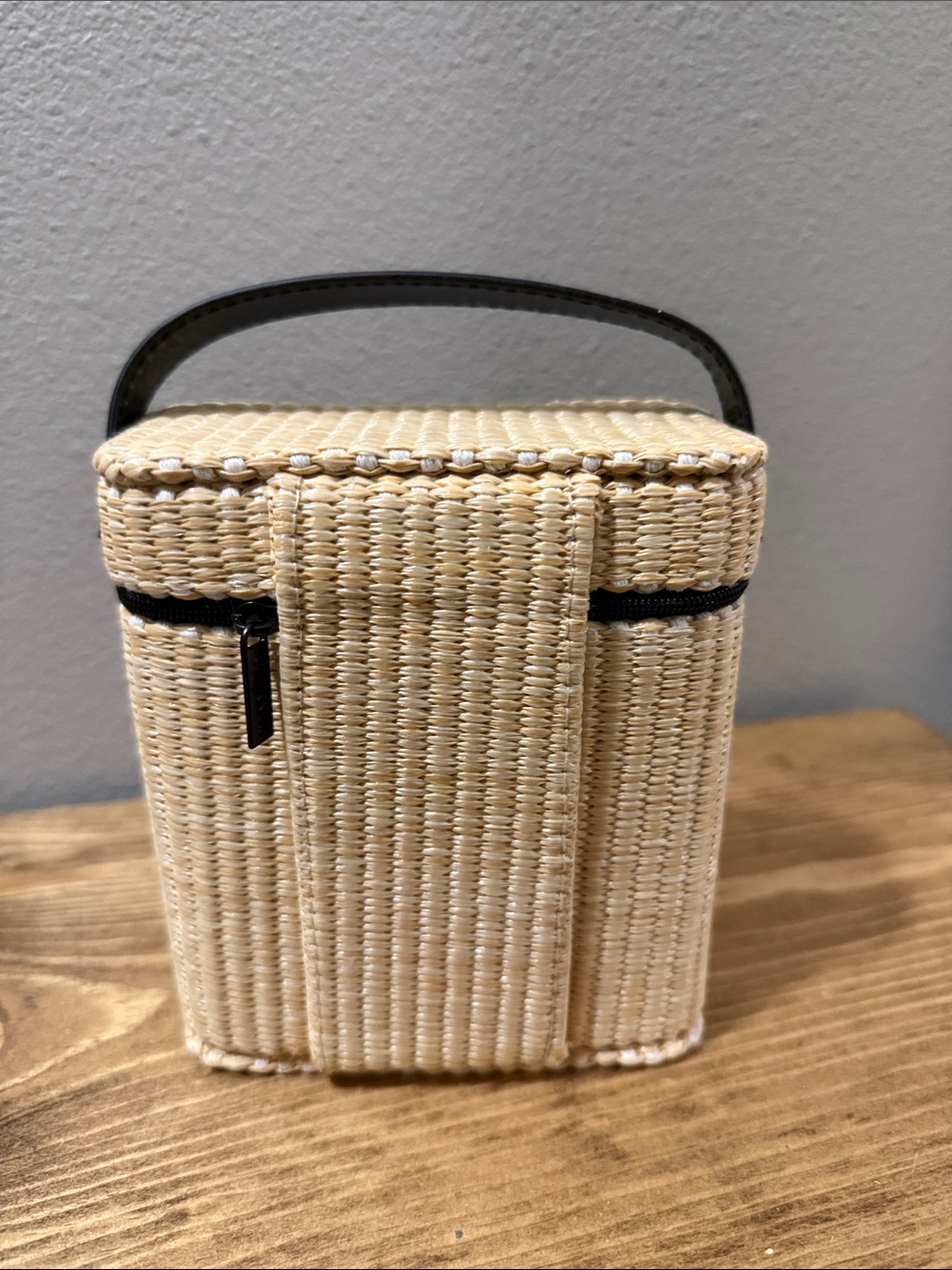 Beauty Chanel Les Beiges Panier des Essentiels
2026 Raffia Beauty Bag; NWOT - Picture 10 of 11